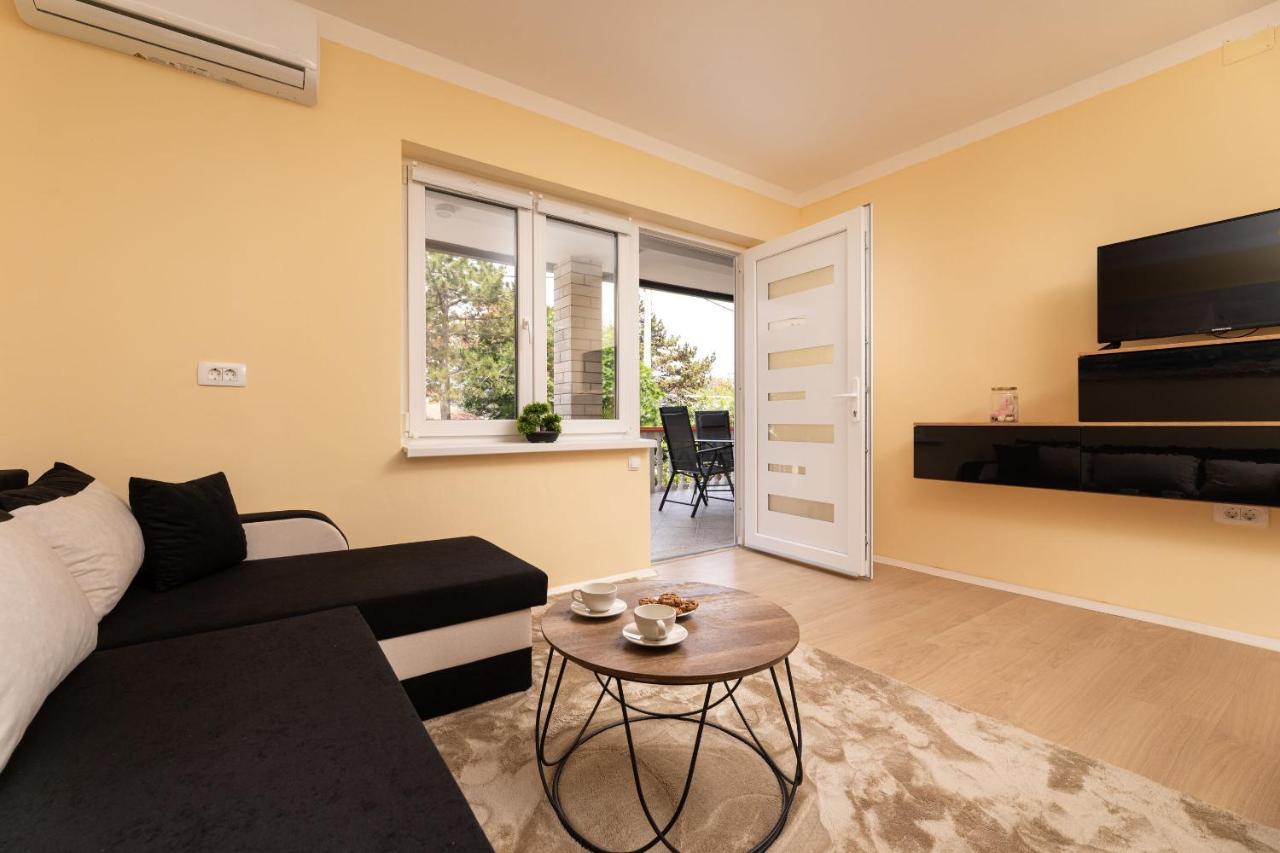 Apartments Vugrin Šilo Buitenkant foto
